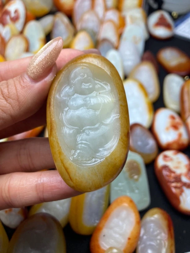 和田玉佛公吊坠项链