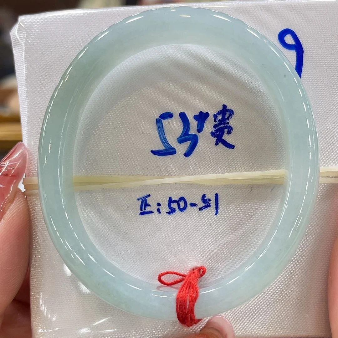 翡翠手镯未镶嵌翡翠手镯