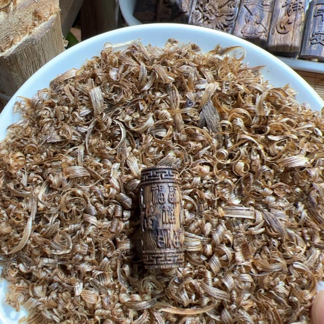 沉香沉香碎屑乌身雕刻牌