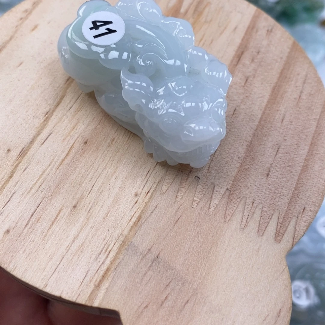 翡翠未镶嵌颈饰多人口含珠如意貔貅