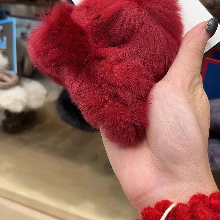 布艺非金属红色毛绒绒抓夹