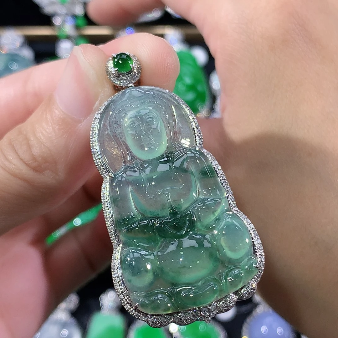 翡翠18K金镶嵌颈饰