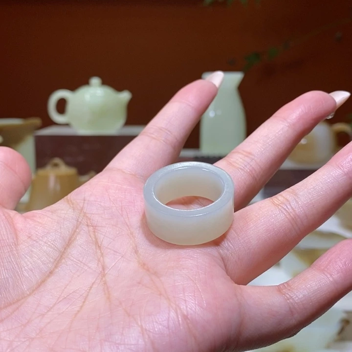 未镶嵌和田玉摆件且末高青白21mm