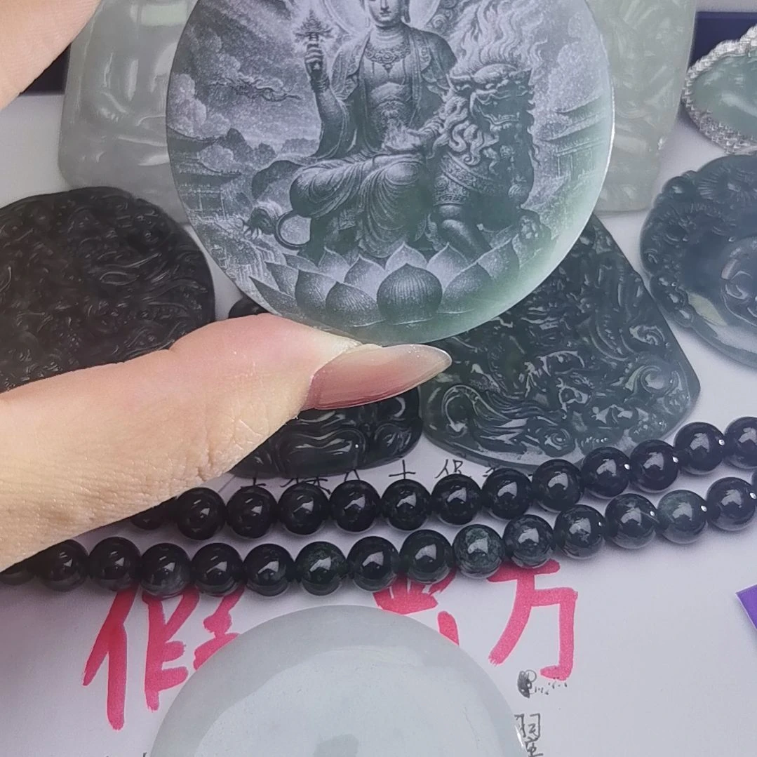 翡翠颈饰未镶嵌天然的A货翡翠