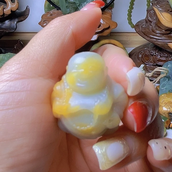 未镶嵌岫岩河磨玉（透闪石质玉）挂件