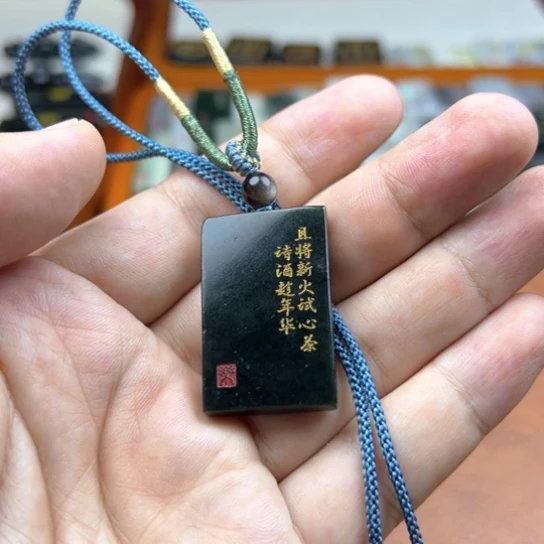 颈饰未镶嵌和田玉（糖玉）