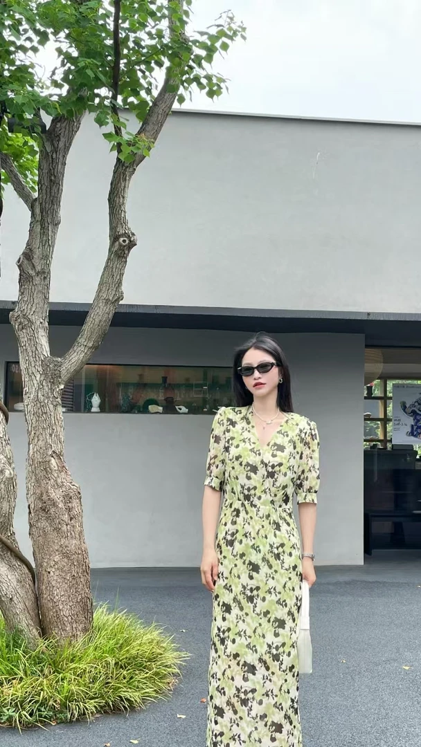俪妍绿色V领气质碎花连衣裙复古长裙裙子夏季