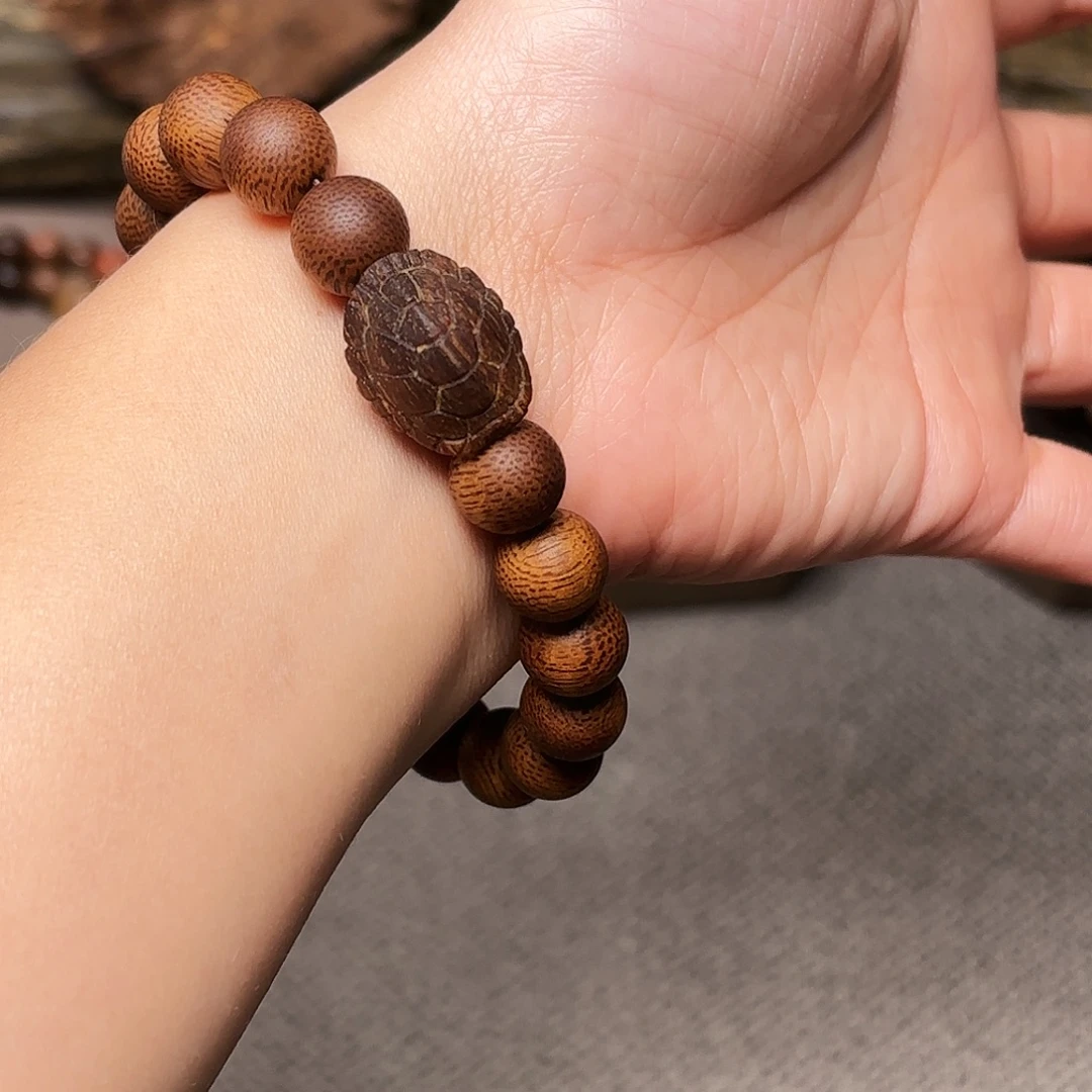 沉香手串越南富森红土熟结1.0➕黑土富甲雕刻设计