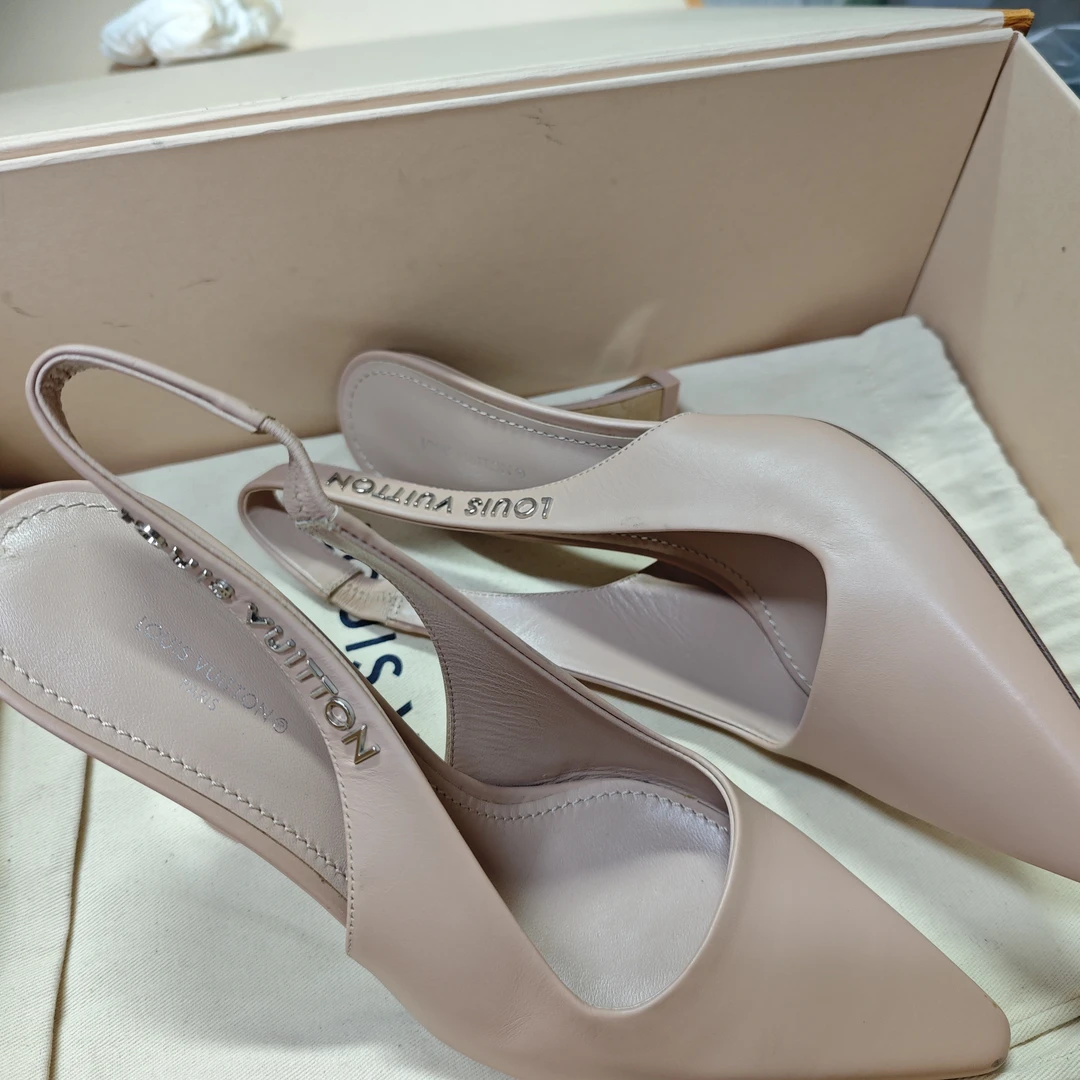 未使用 LouisVuitton/路易威登 lv路易威登藕粉色尖头小猫跟牛皮