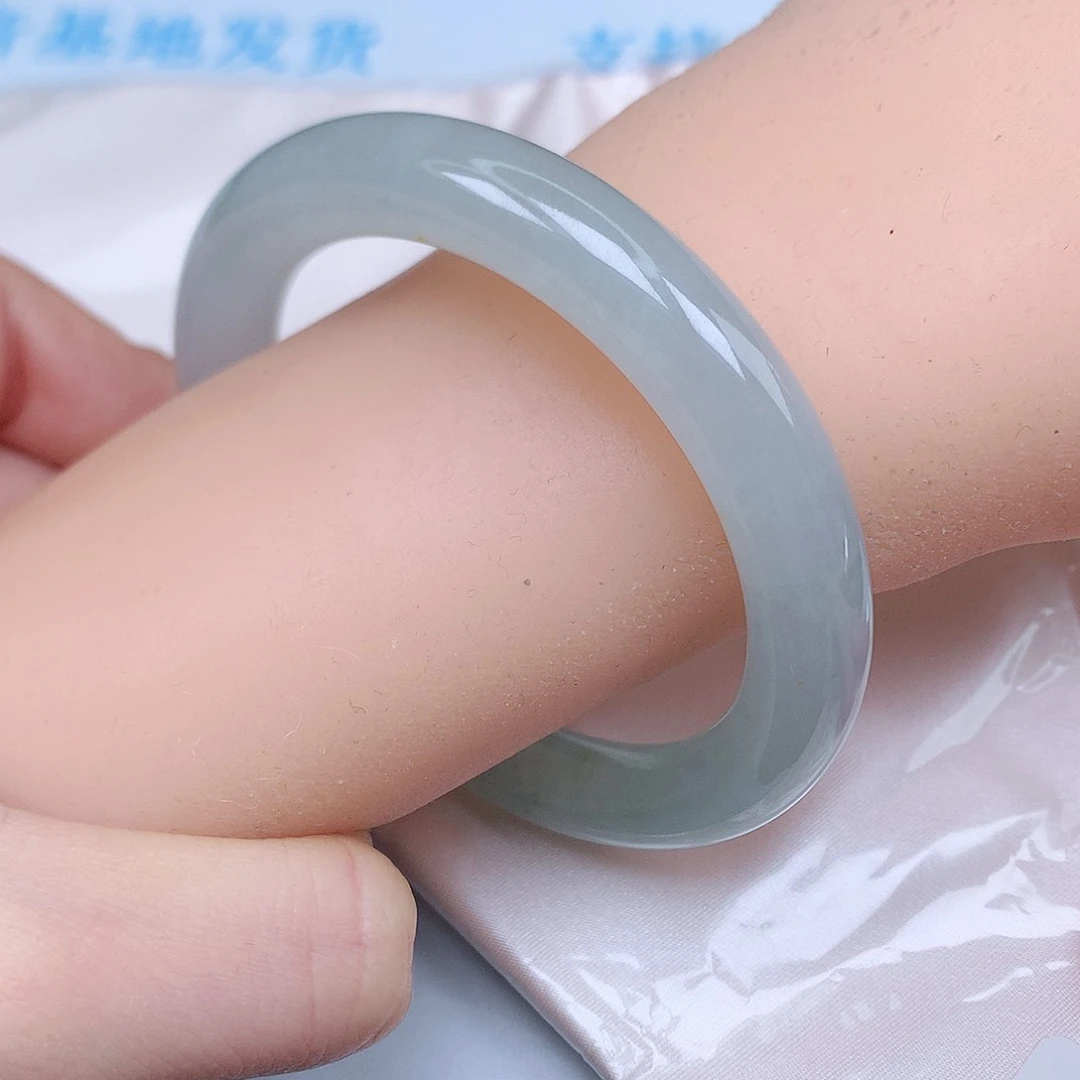 翡翠手镯（圆镯）未镶嵌天然