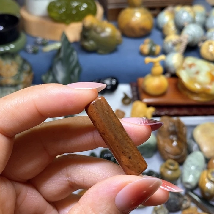 未镶嵌岫岩河磨玉（透闪石质玉）挂件