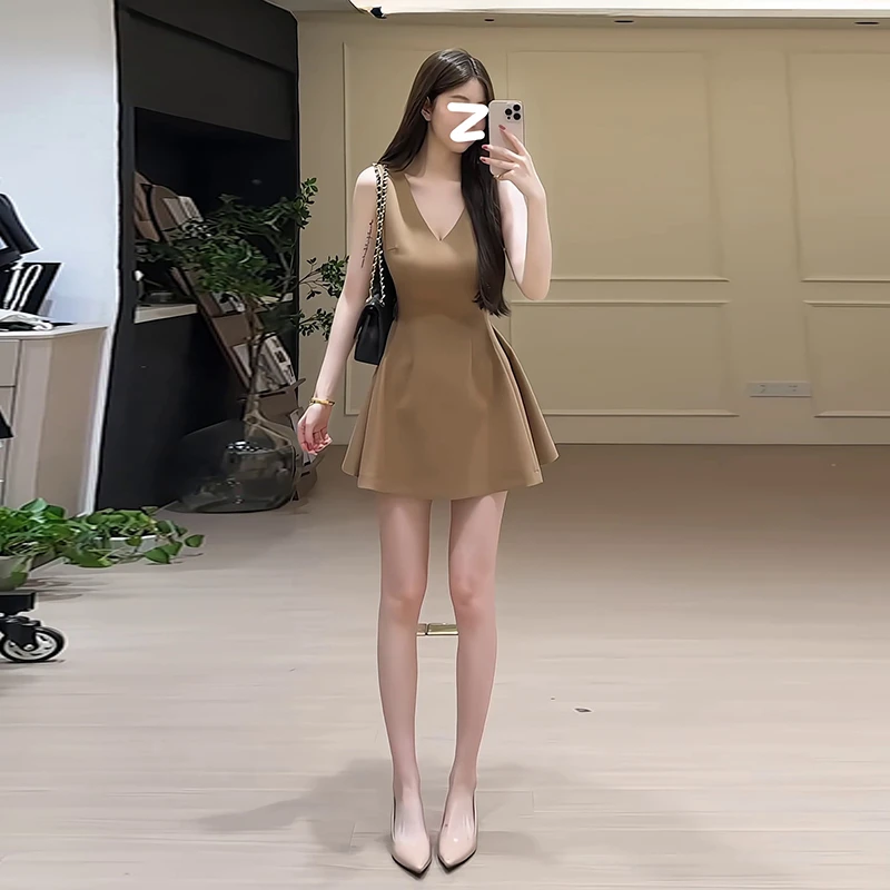 咖色v领连衣裙女子夏法式小个子高级感礼服收腰显瘦无袖背心短裙