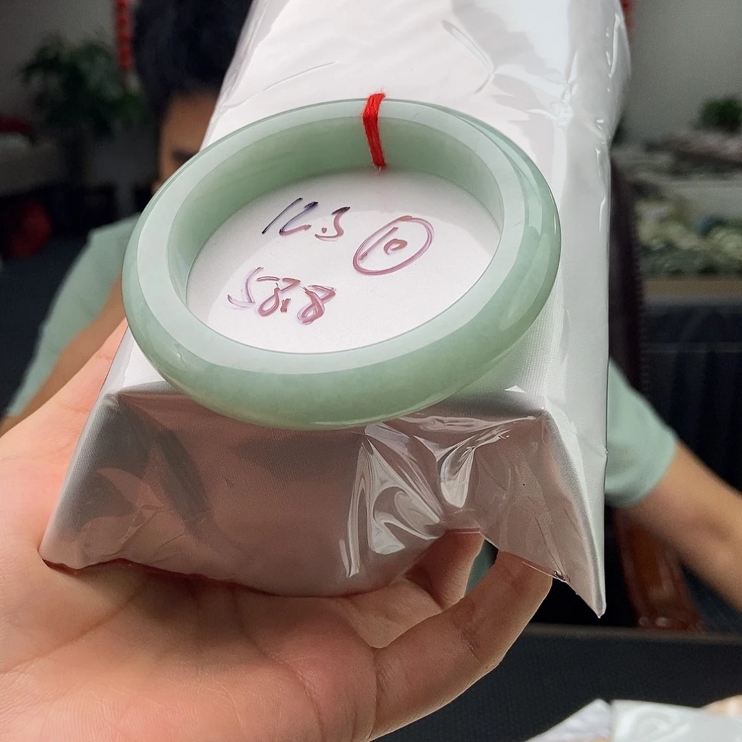 翡翠手镯未镶嵌颜色多样性发拍一发一