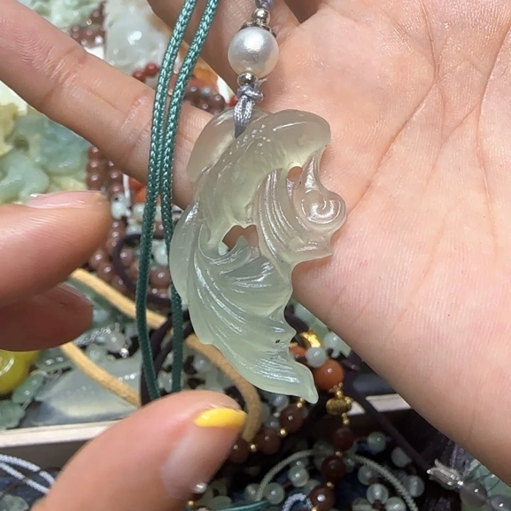 蛇纹石玉未镶嵌吊坠