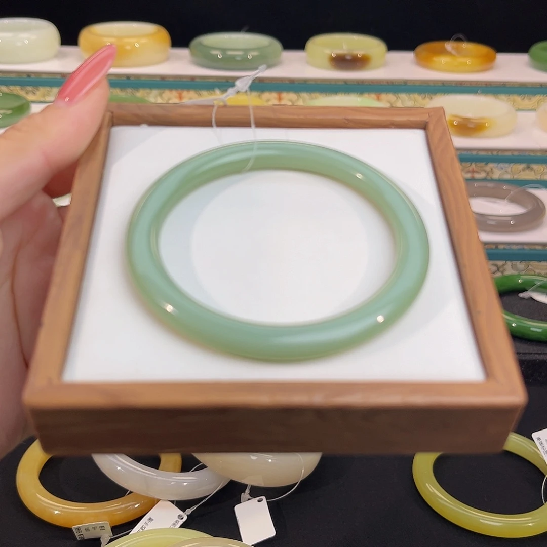 未镶嵌手镯和田玉粉青美人条