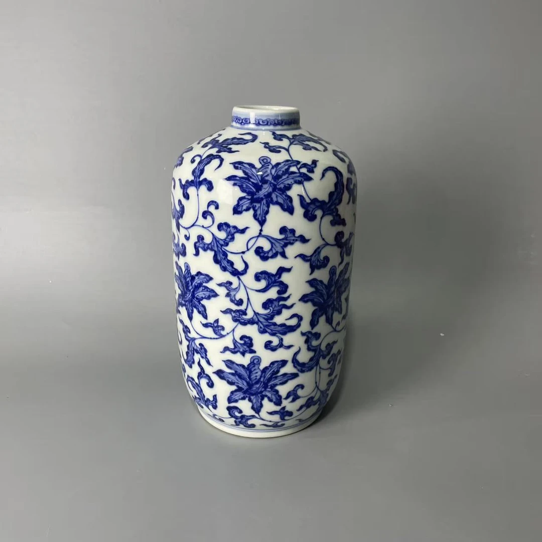 青花缠枝栀子纹冬瓜瓶