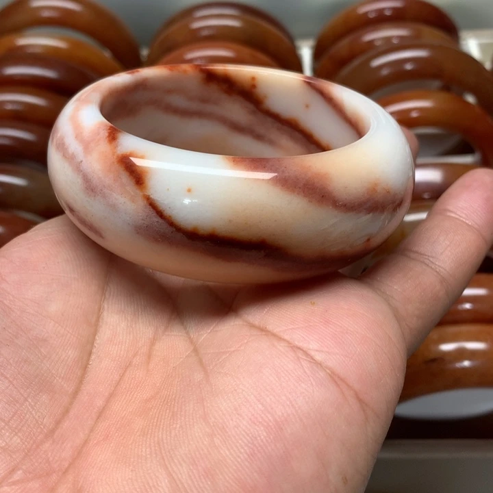 坚***持石英岩玉合金颈饰