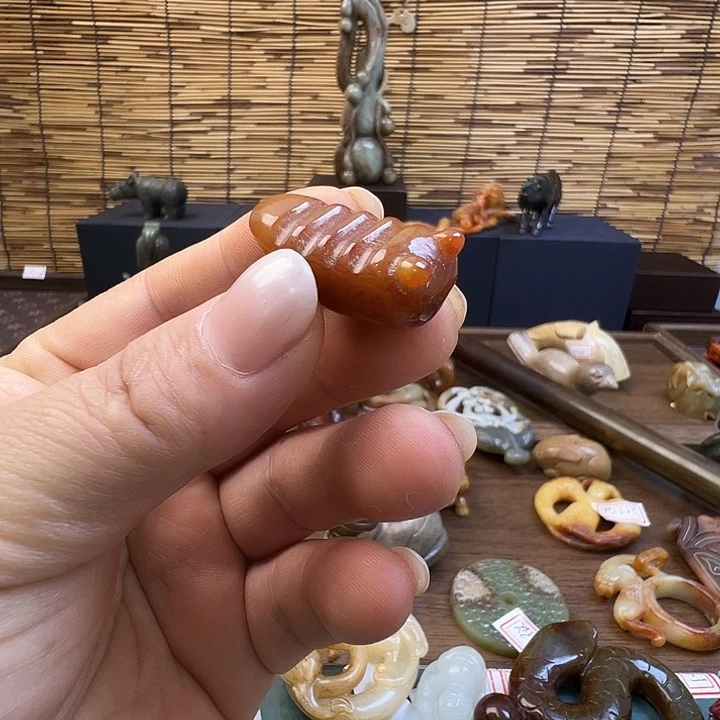 颈饰未镶嵌和田玉（糖玉）