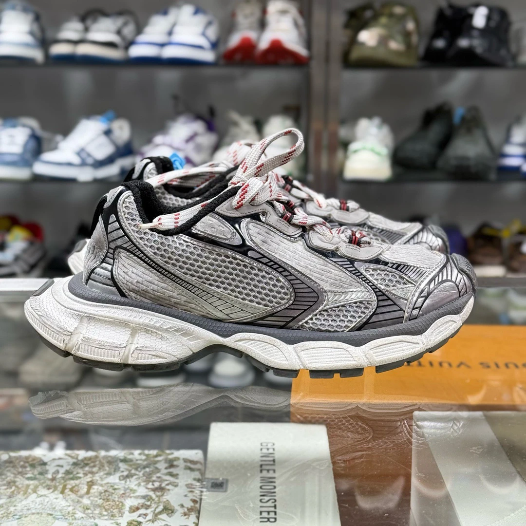 99新 Balenciaga/巴黎世家 银灰做旧 休闲鞋 尺码/40 HZ10439
