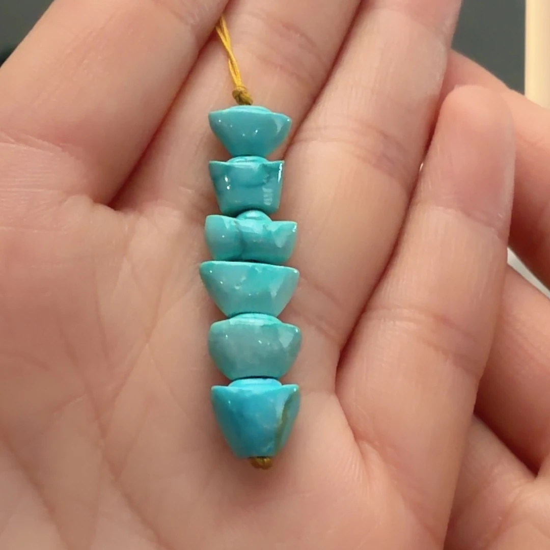 绿松石未镶嵌颈饰