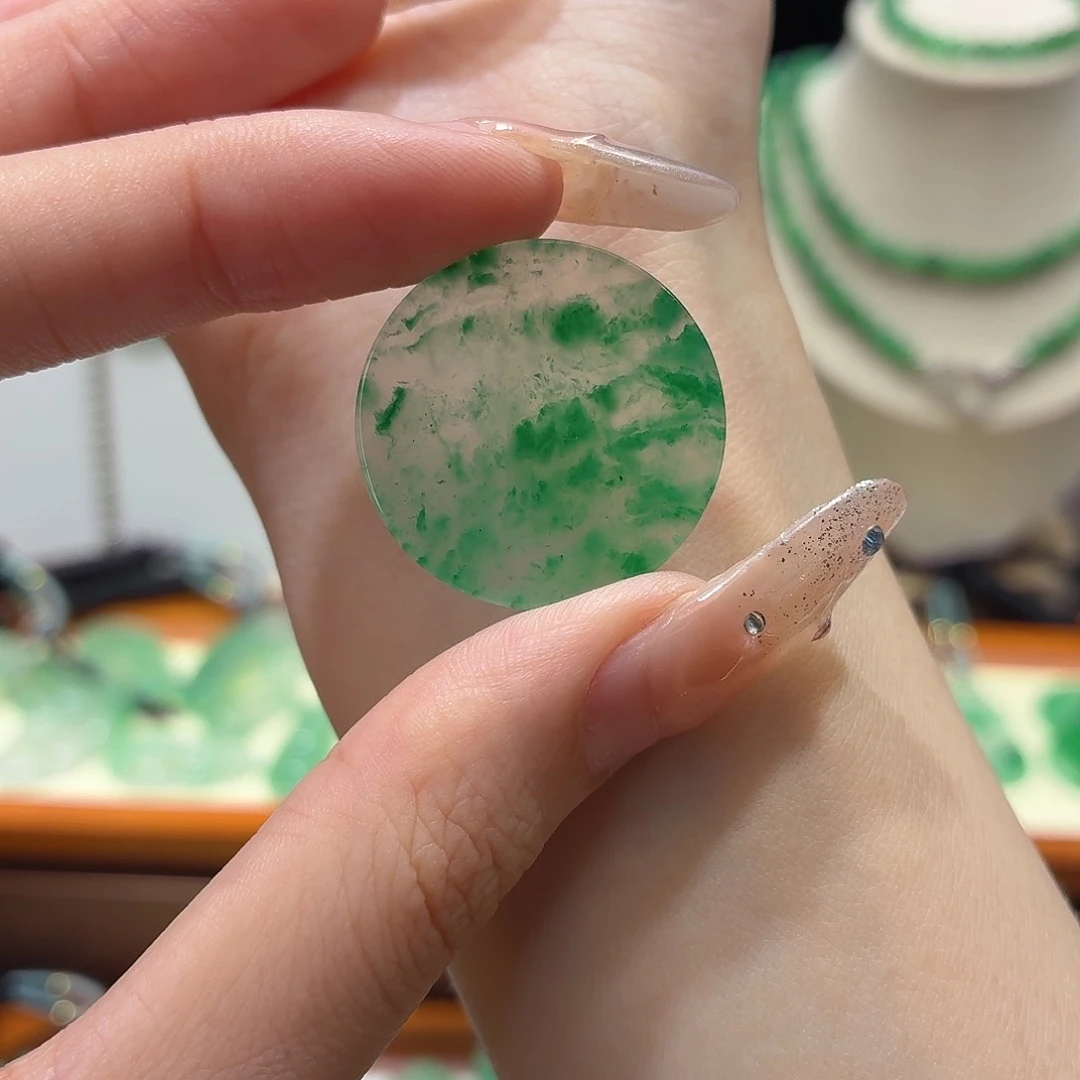 石英质玉未镶嵌颈饰