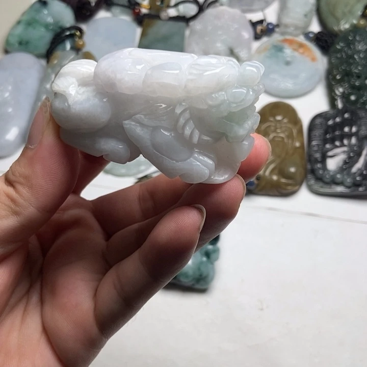 翡翠未镶嵌颈饰貔貅27