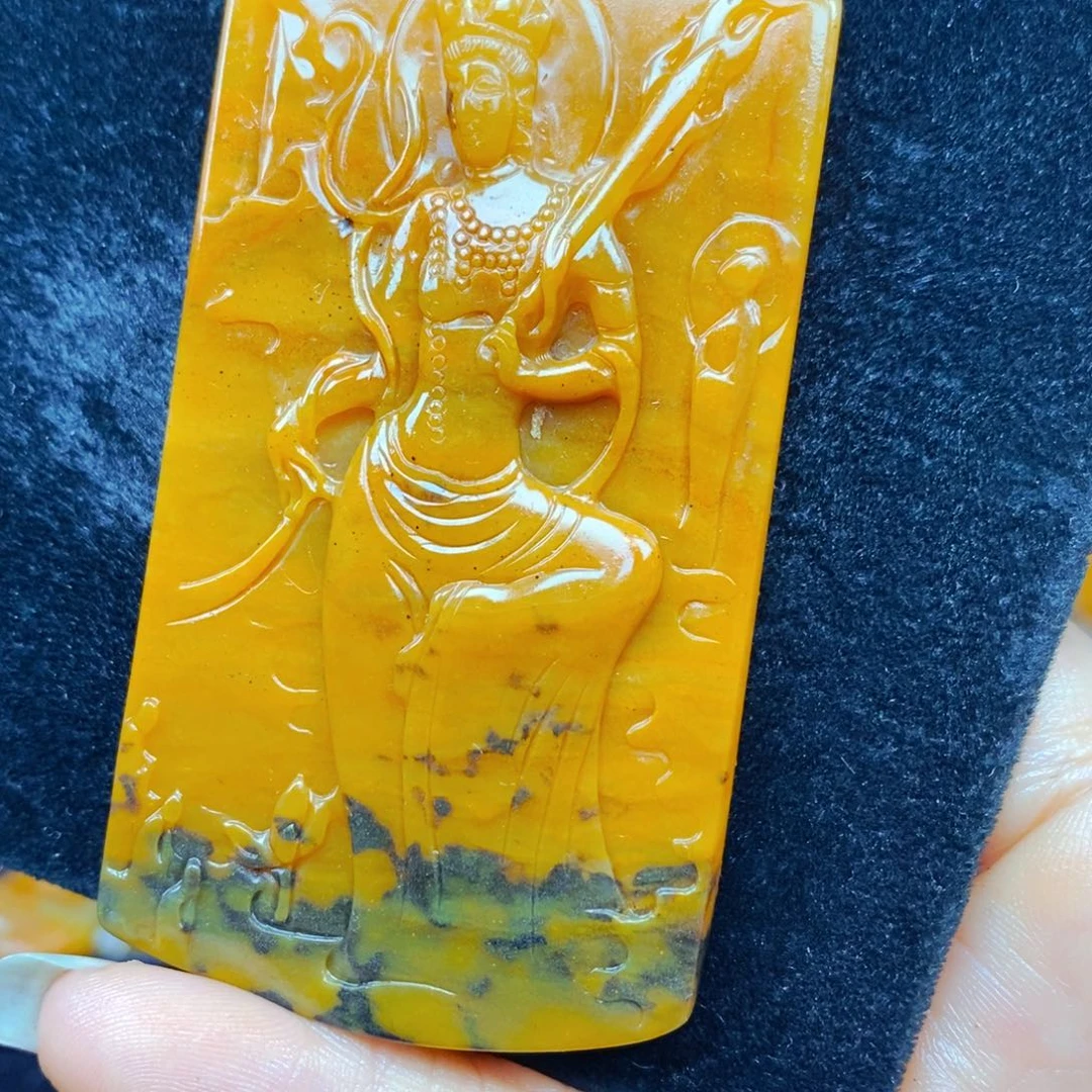 未镶嵌石英质玉（黄龙玉）颈饰
