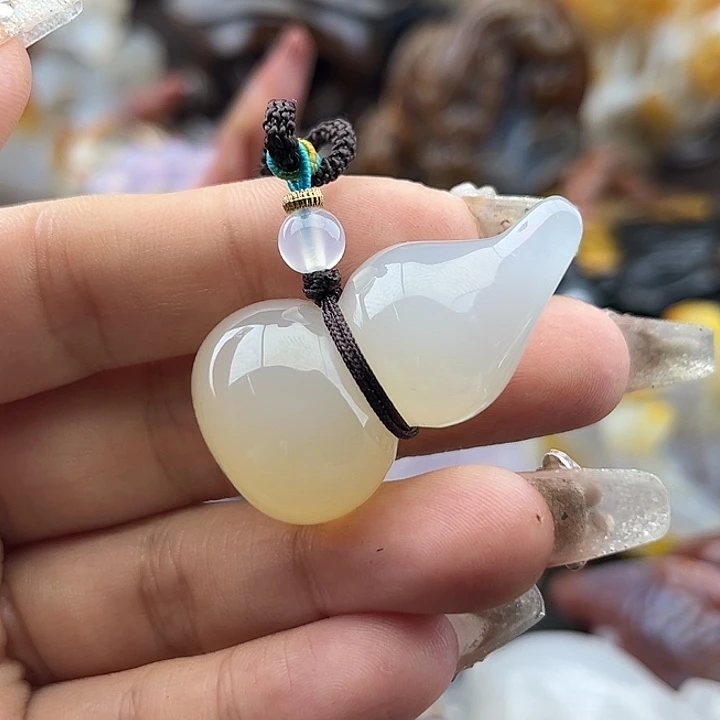 雨***，玛瑙/玉髓未镶嵌颈饰