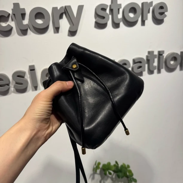 广州包黛高端定制系列原创设计重工水洗真皮小福袋