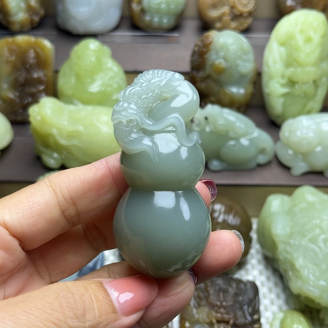 用***8和田玉未镶嵌颈饰