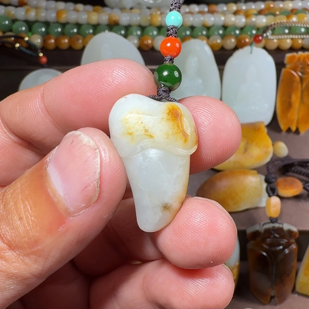 和田玉颈饰未镶嵌