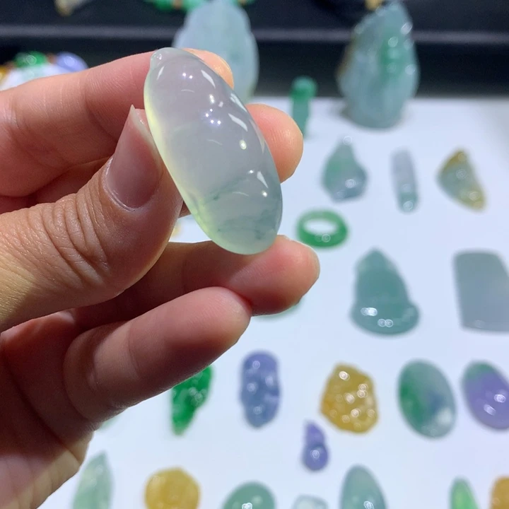 翡翠未镶嵌颈饰设*狗豆子