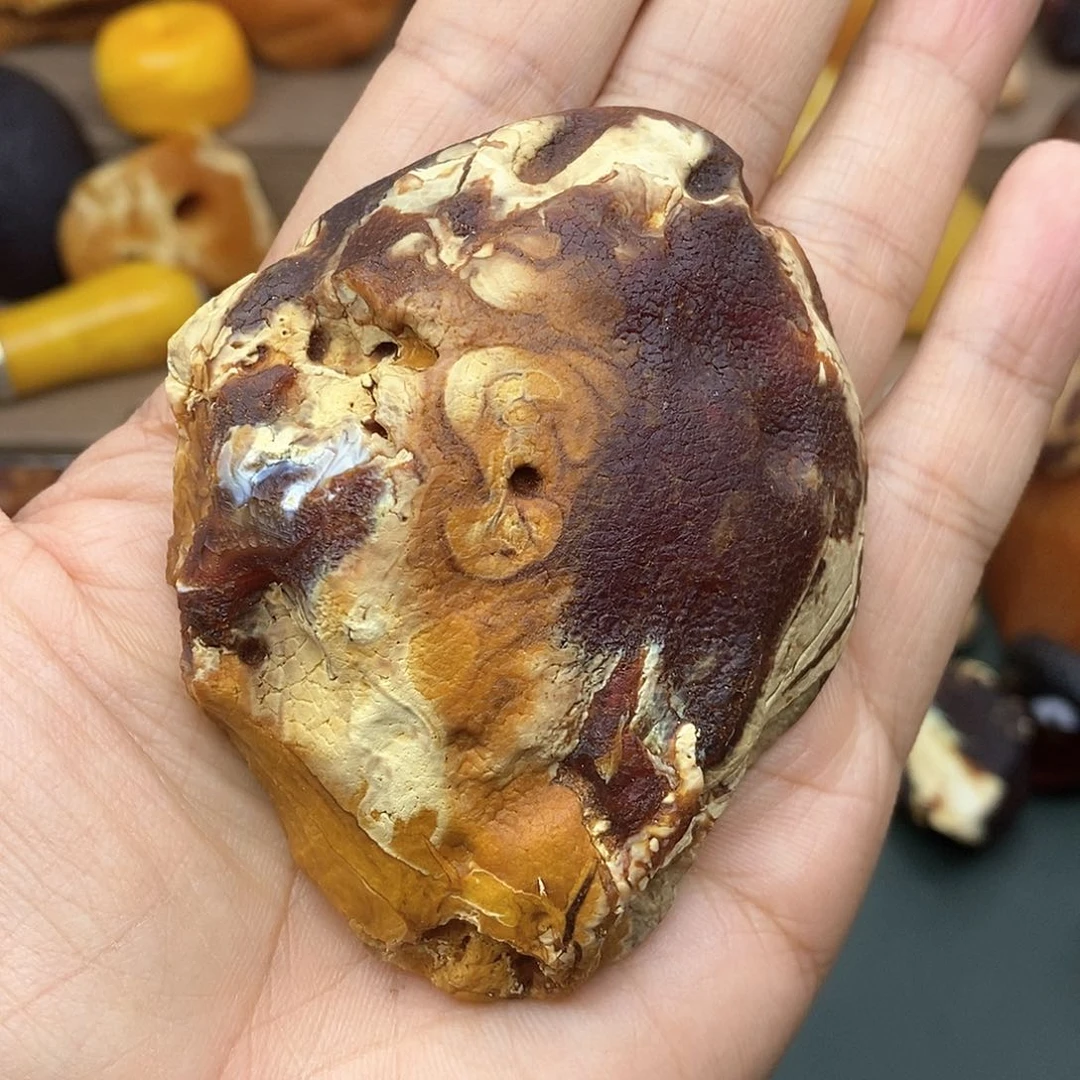 琥珀颈饰未镶嵌龍*红白彩妖66.73克