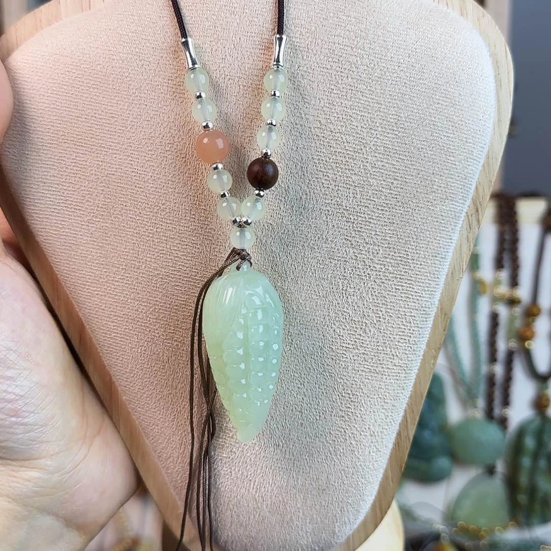 蛇纹石玉未镶嵌颈饰