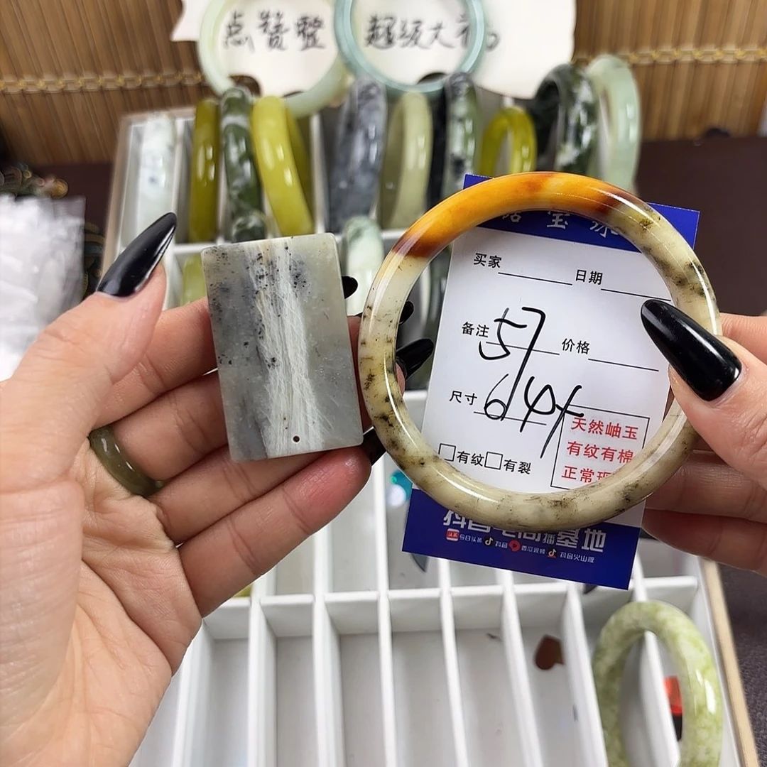 蛇纹石玉手镯未镶嵌R****1