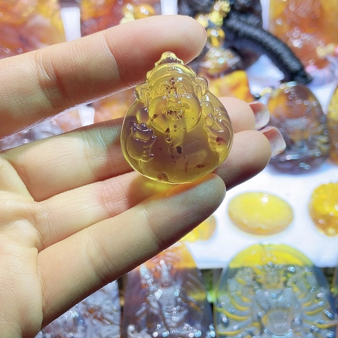 琥珀颈饰未镶嵌财神