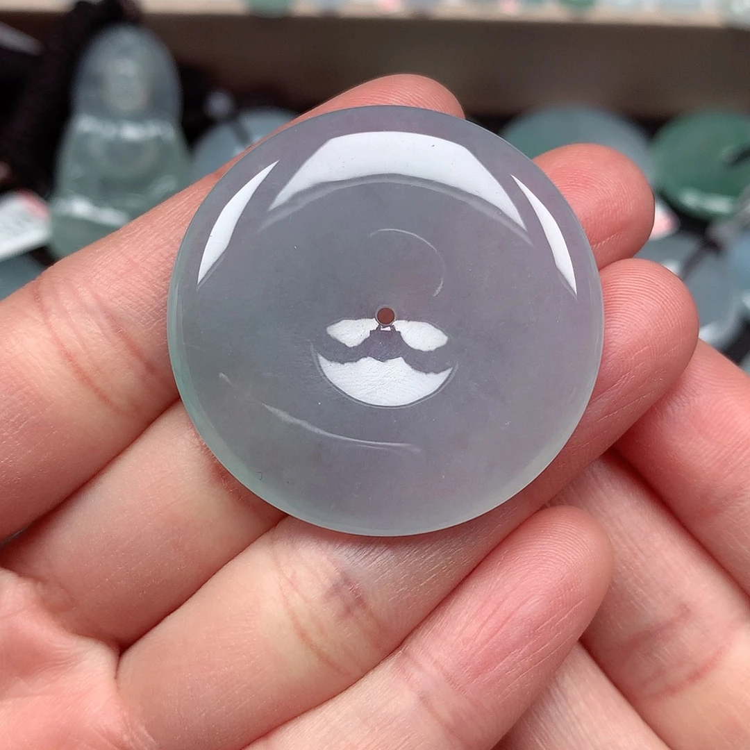 翡翠颈饰未镶嵌平安扣