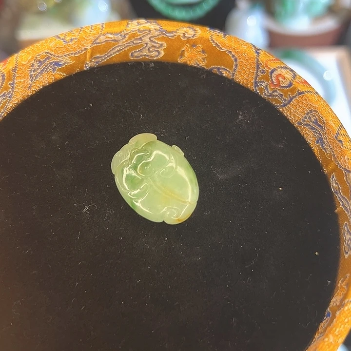 翡翠未镶嵌颈饰翡翠俏色巧雕福在眼前