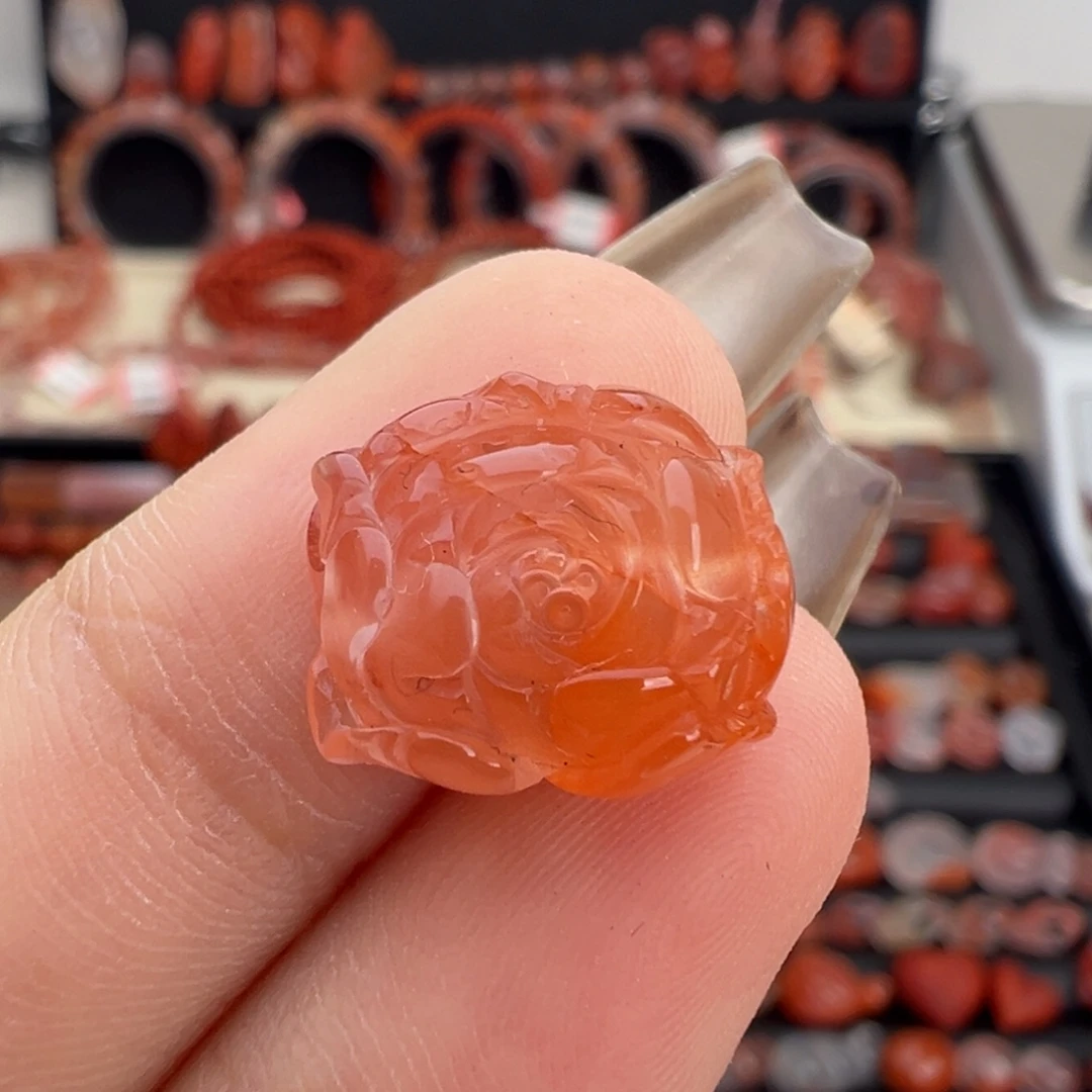 南红玛瑙未镶嵌颈饰牡丹花