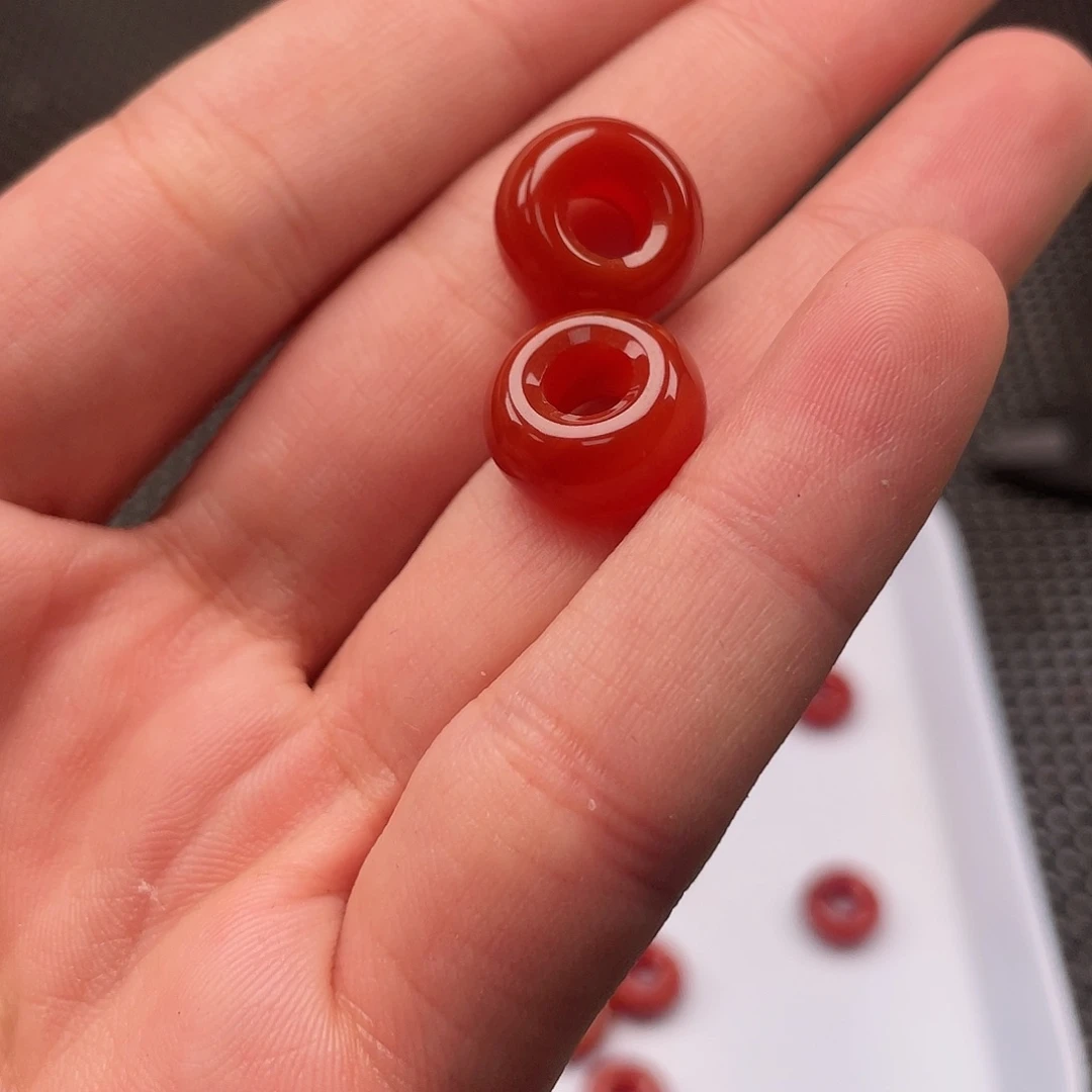 南红玛瑙3号 7*14柿子红跑环圈一组2颗未镶嵌