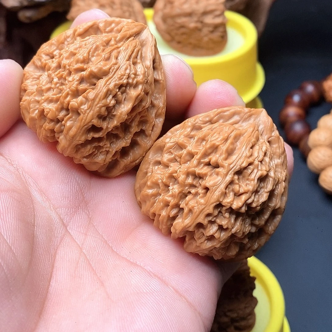 文玩核桃把件编号05三角疆43