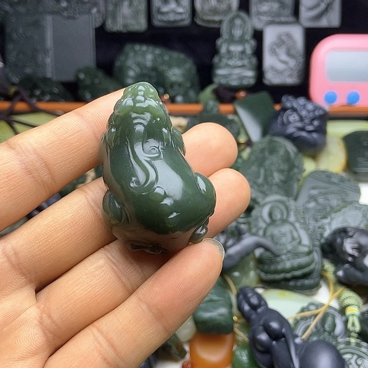 颈饰未镶嵌和田玉