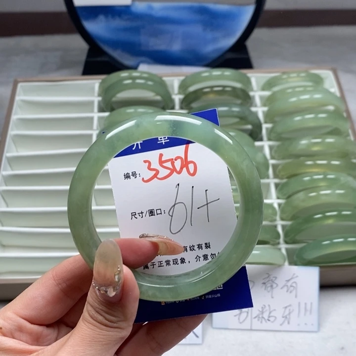 蛇纹石玉手镯未镶嵌