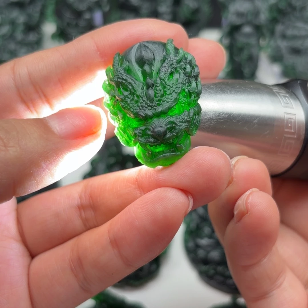 定制翡翠未镶嵌龙头