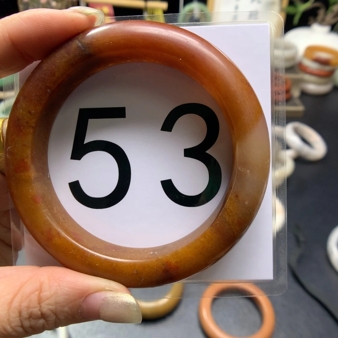 石英质玉手镯未镶嵌那****吧