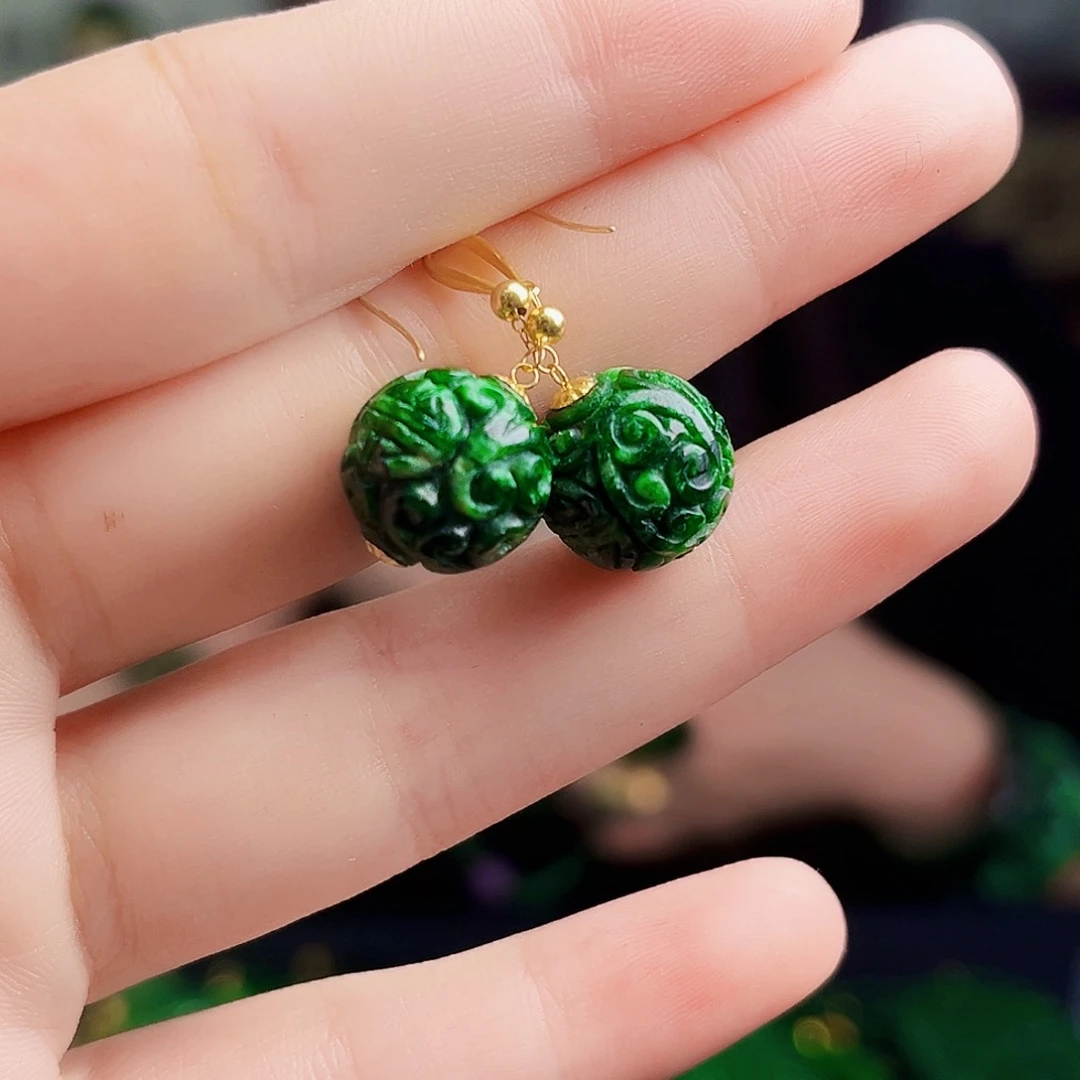 颈饰18K金镶嵌翡翠多样性