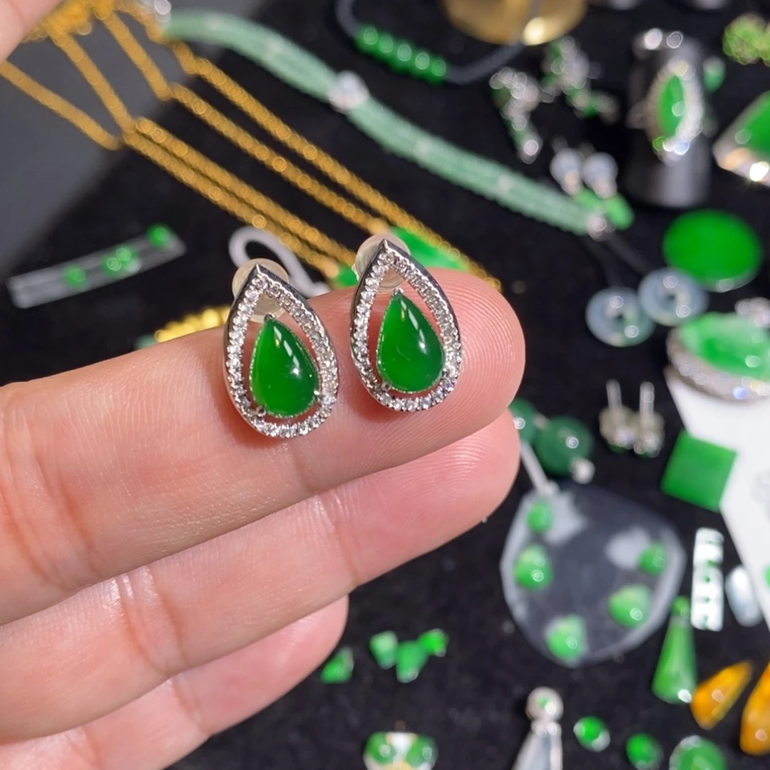 翡翠耳钉18K金镶嵌浓绿水滴耳钉