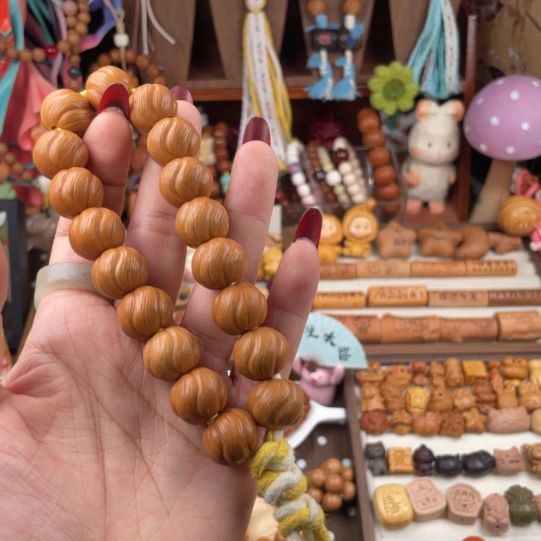 猴头核桃吊坠卷卷酥