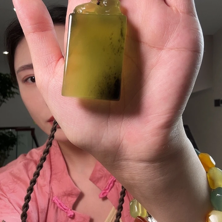 南****蛇纹石玉未镶嵌颈饰