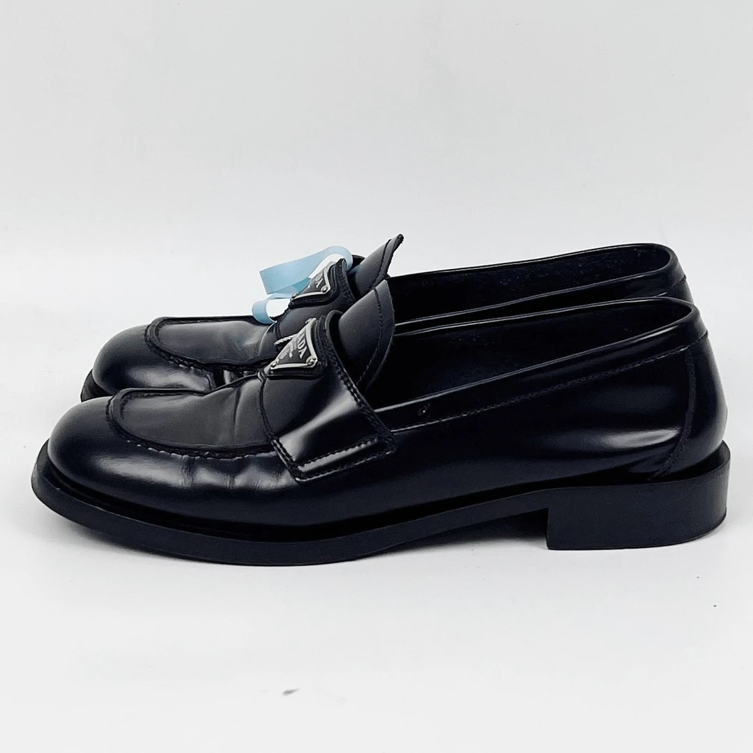 95新 Prada/普拉达 37.5码 黑色三角标漆皮乐福鞋 lm3987